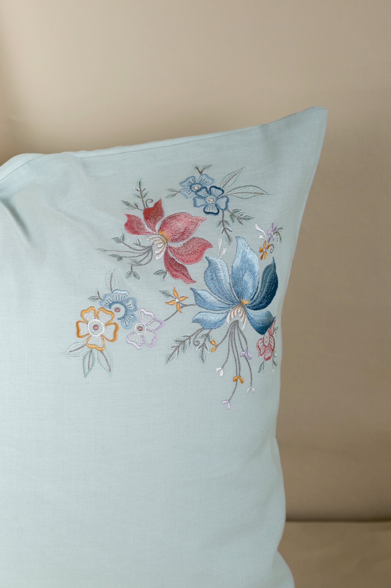 Coussin Brodé Bouquet Pastel