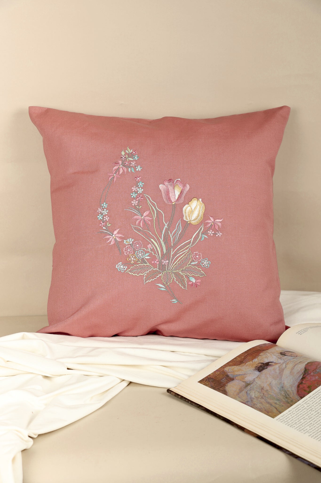 Coussin brodé Tu'Lip Kiss