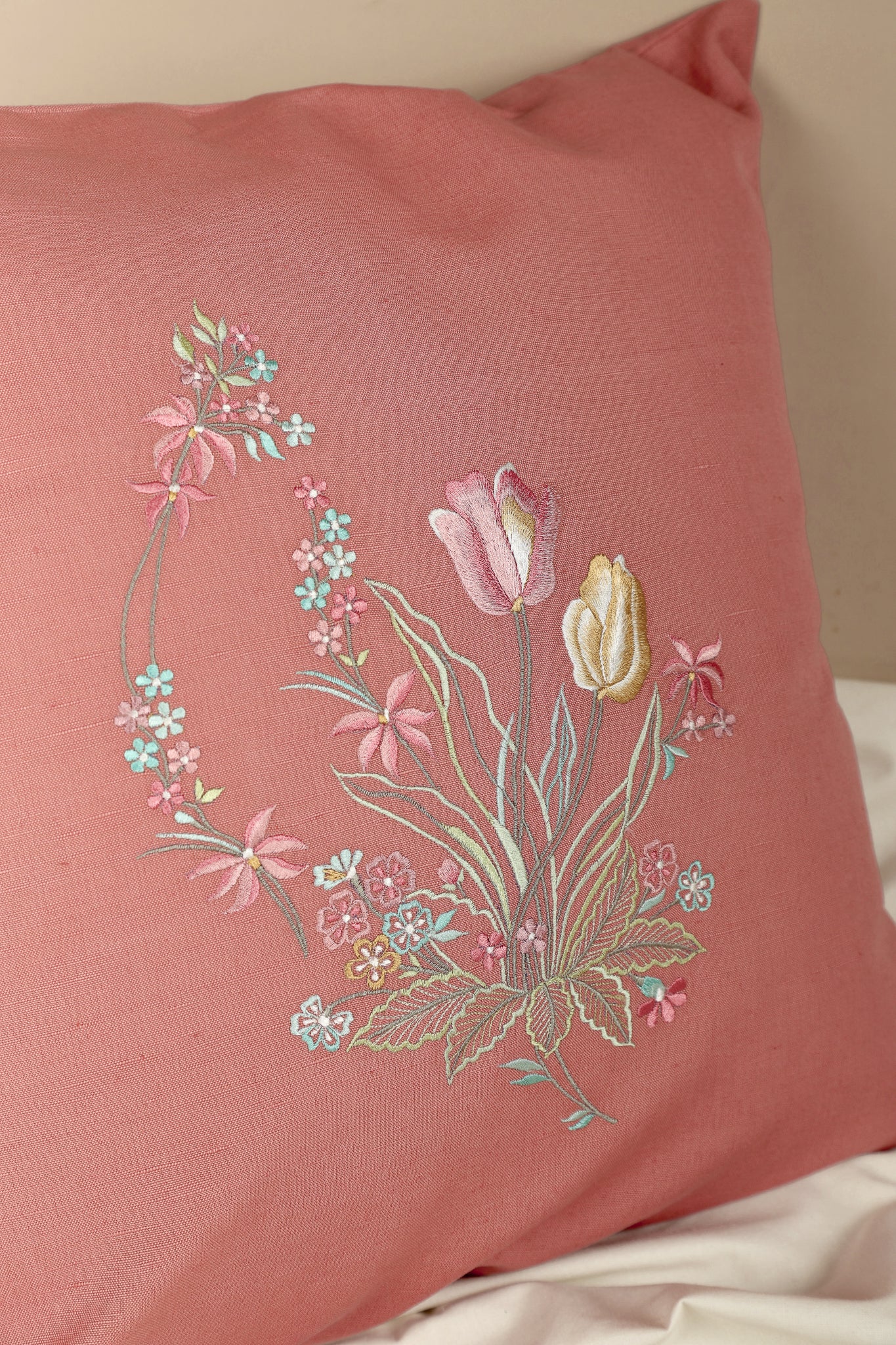Coussin brodé Tu'Lip Kiss