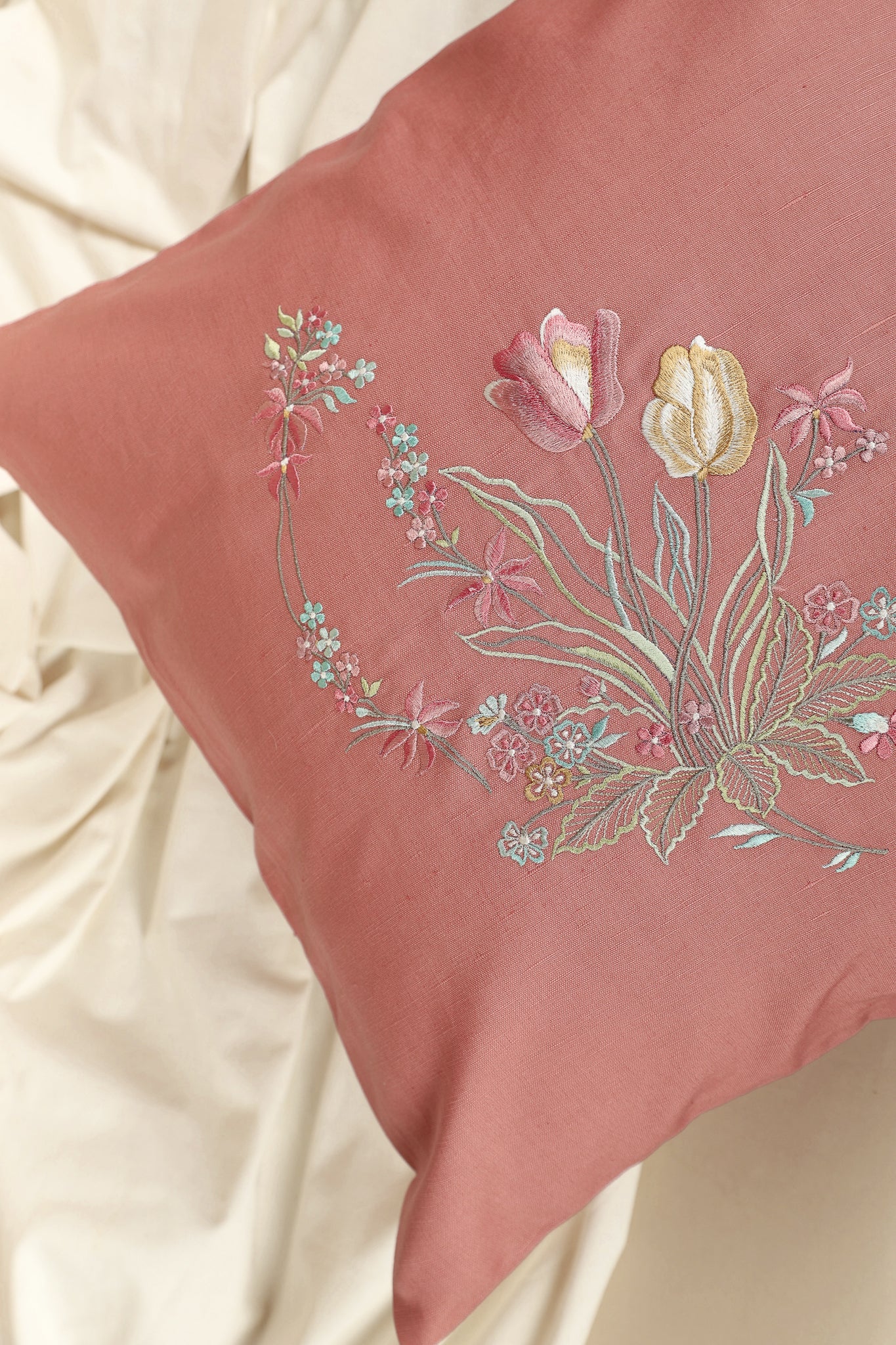 Coussin brodé Tu'Lip Kiss