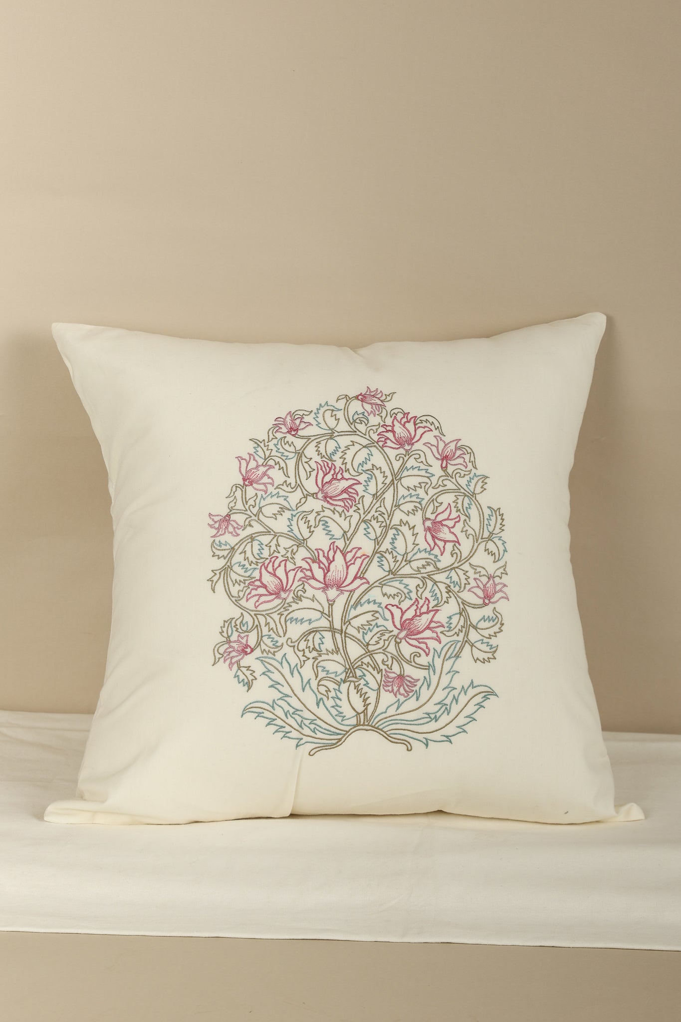 Coussin Brodé Fleur Rose