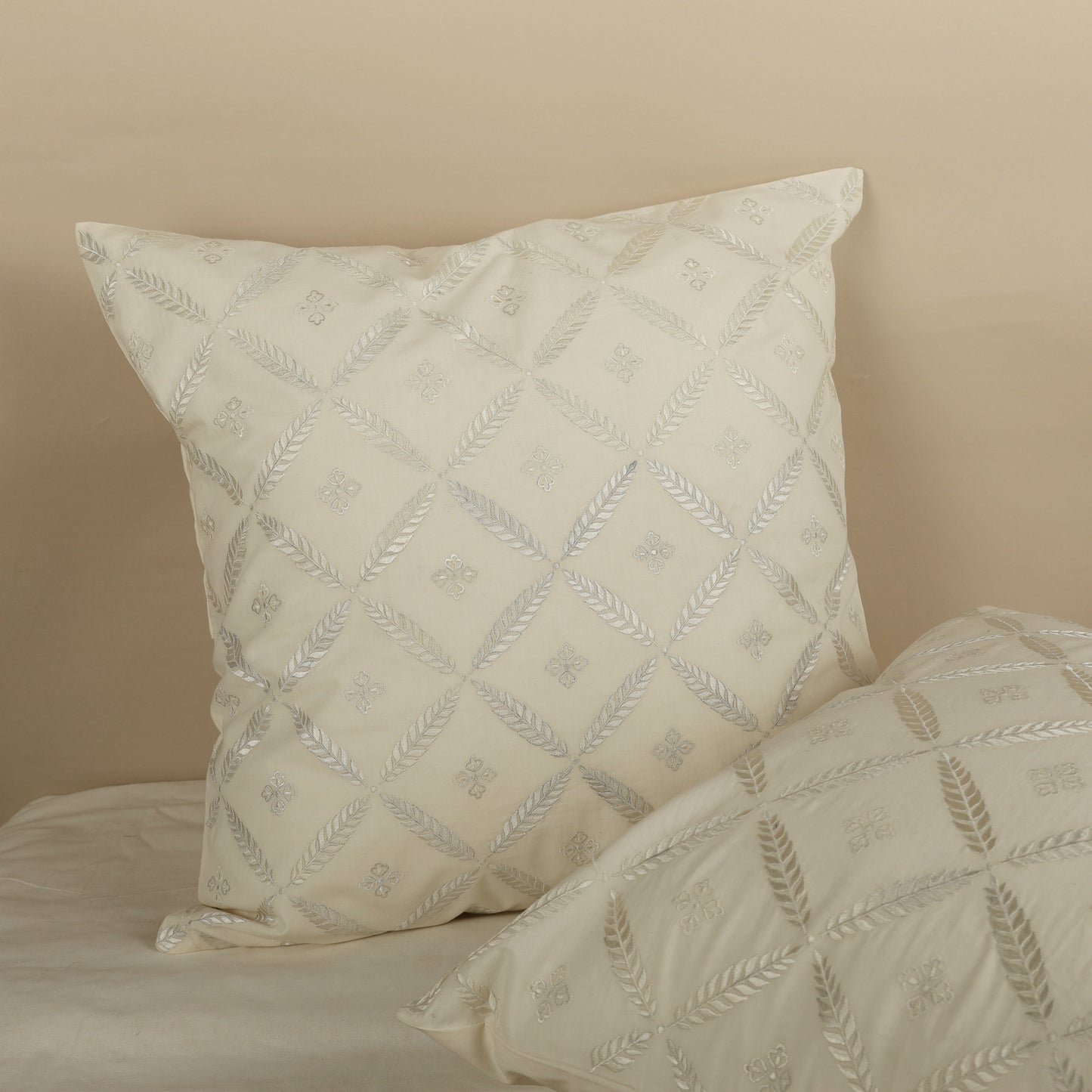 Coussin brodé ivoire Whisper
