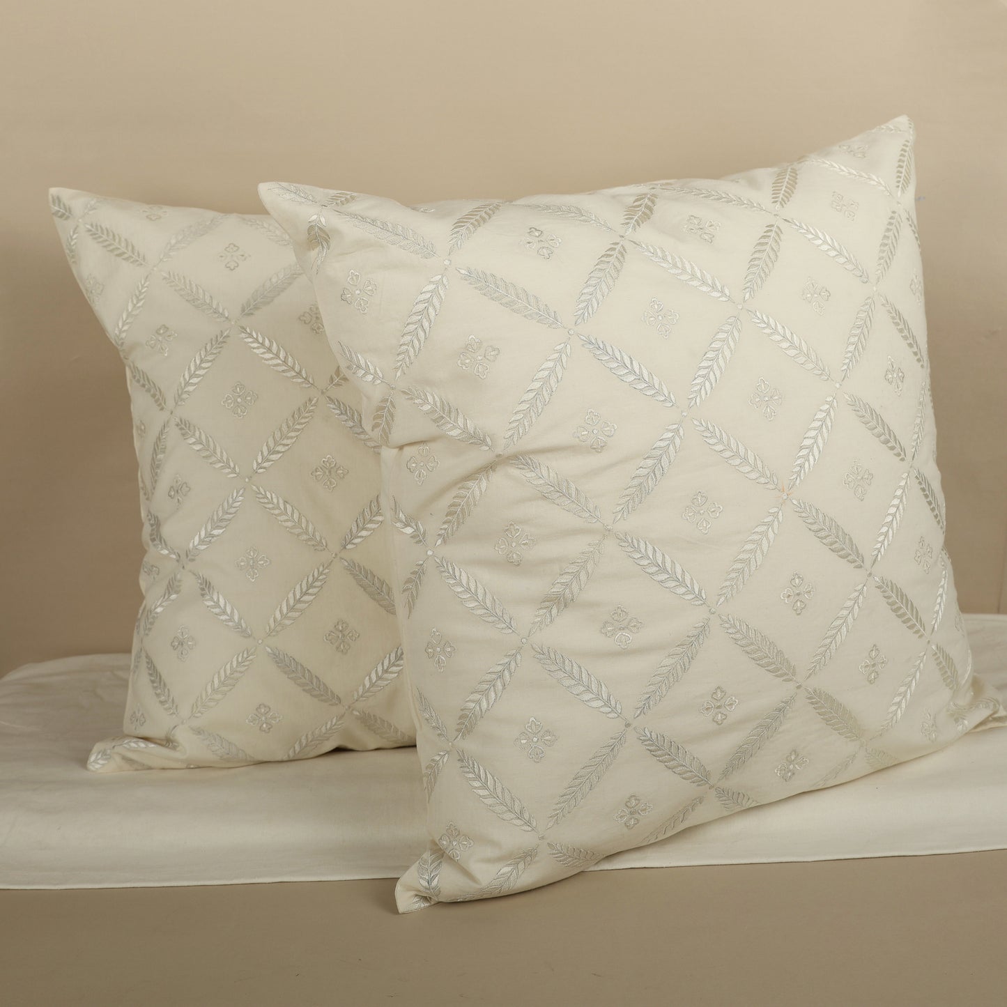 Coussin brodé ivoire Whisper